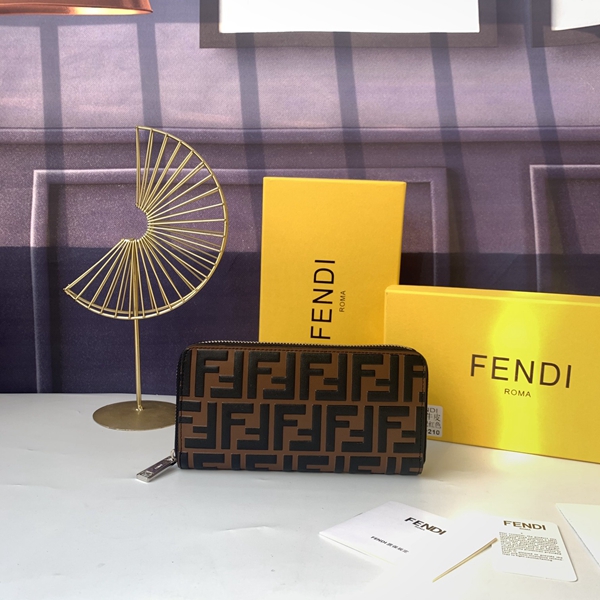 超激安ブランド財布偽物着用イメージ